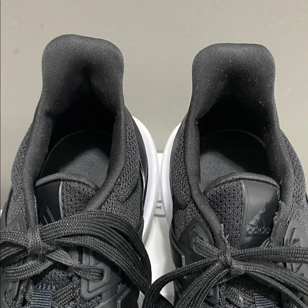 Adidas Bounce Black and White Athletic Shoes Mens 7.5 Women’s 9
